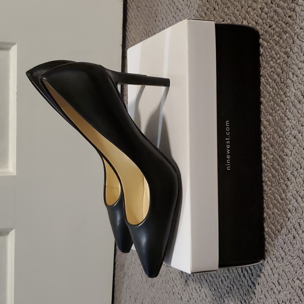 Nine west Etta black pointed toe pumps 6.5